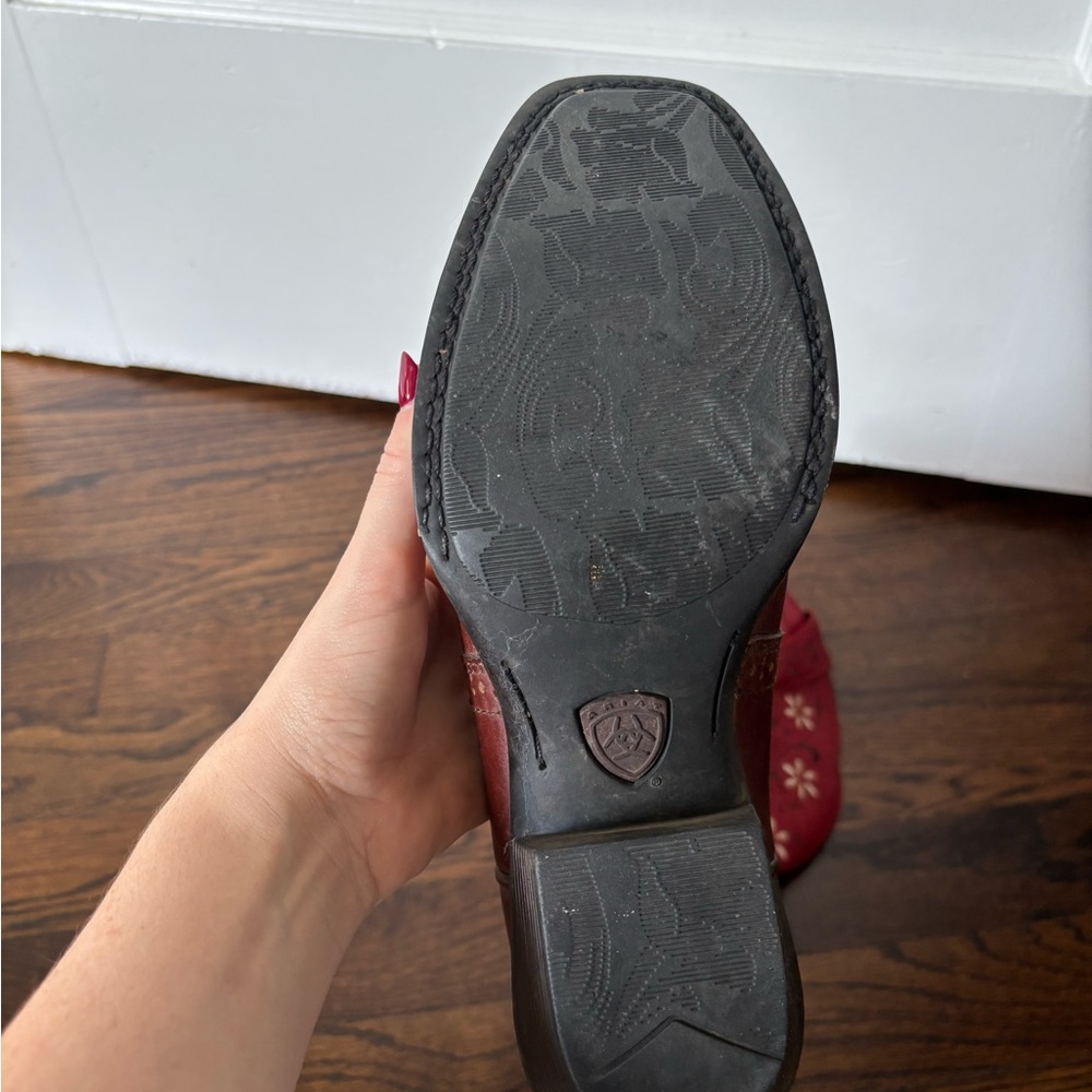Ariat Red and Tan Western Cowboy Boots with Floral Embroidery - Picture 5 of 6